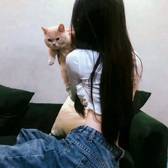 年轻女人